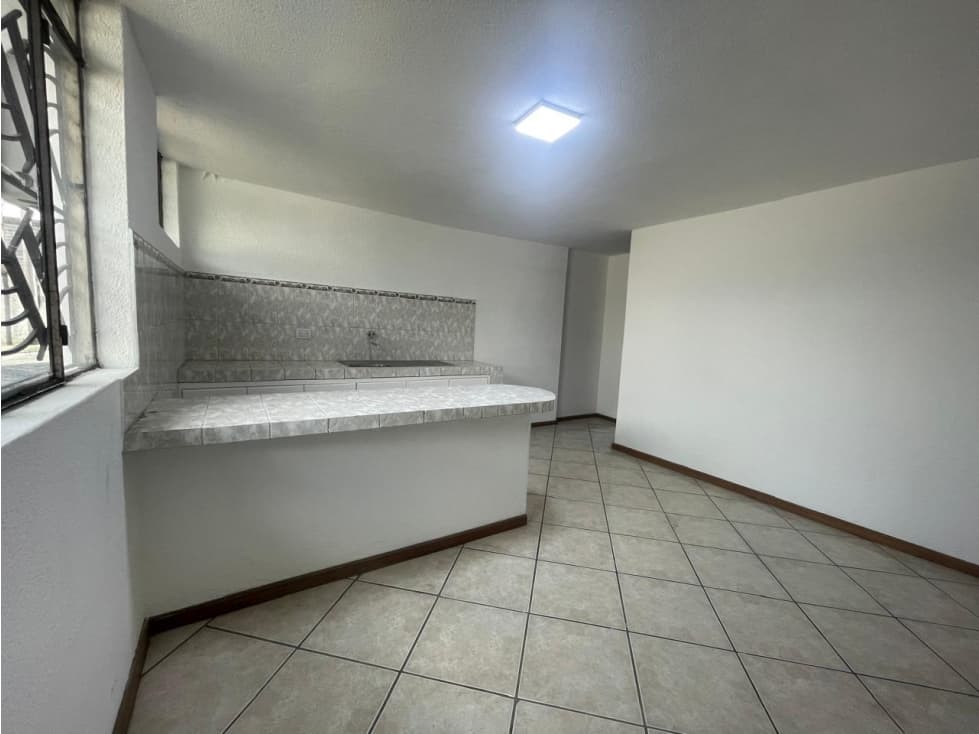 Quitumbe, Casa Comercial en Venta, 362m2, 6 Ambientes — foto 6