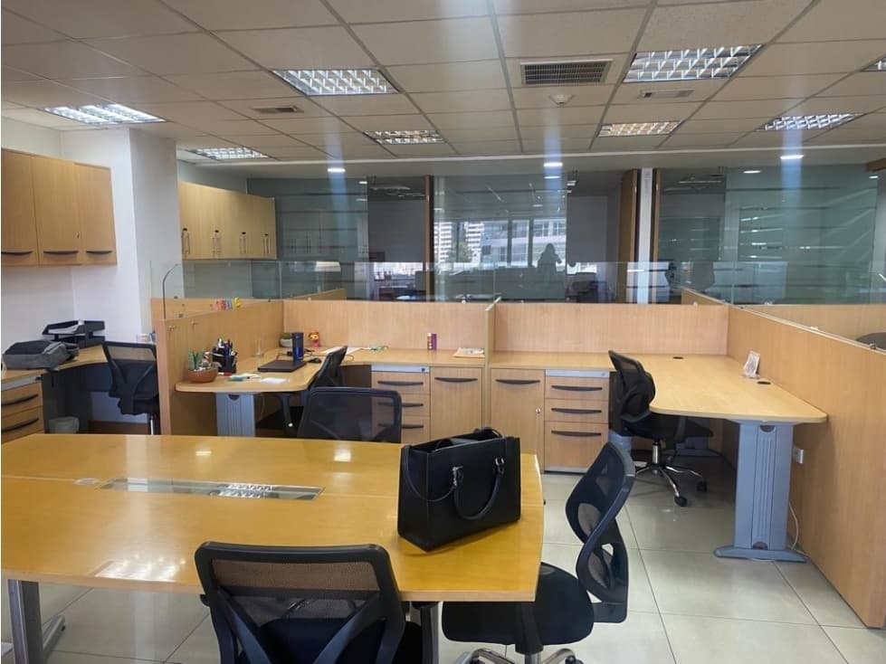 Av. Amazonas, Oficina en Venta, 650m2 , 3 Ambientes — foto 1