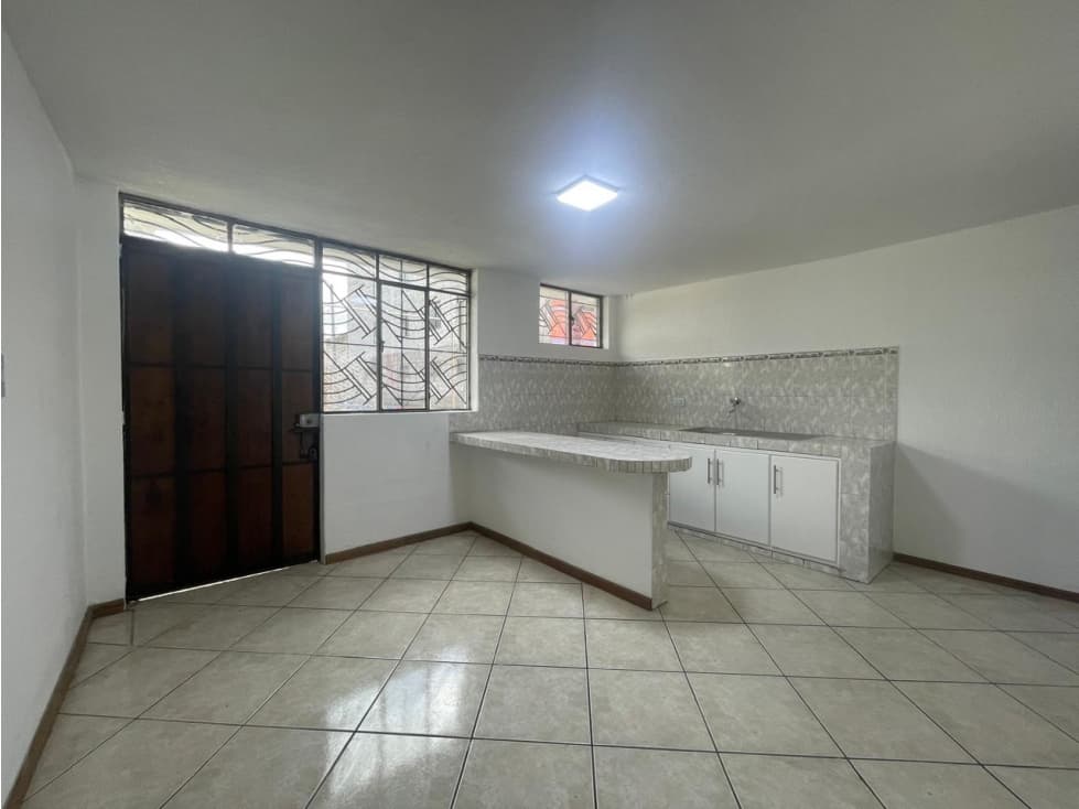 Quitumbe, Casa Comercial en Venta, 362m2, 6 Ambientes — foto 5