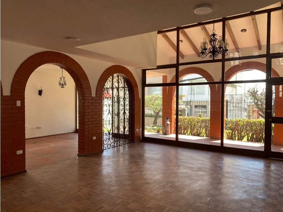 Quito Tenis, Hermosa Casa en Renta, 421m2 — foto 1