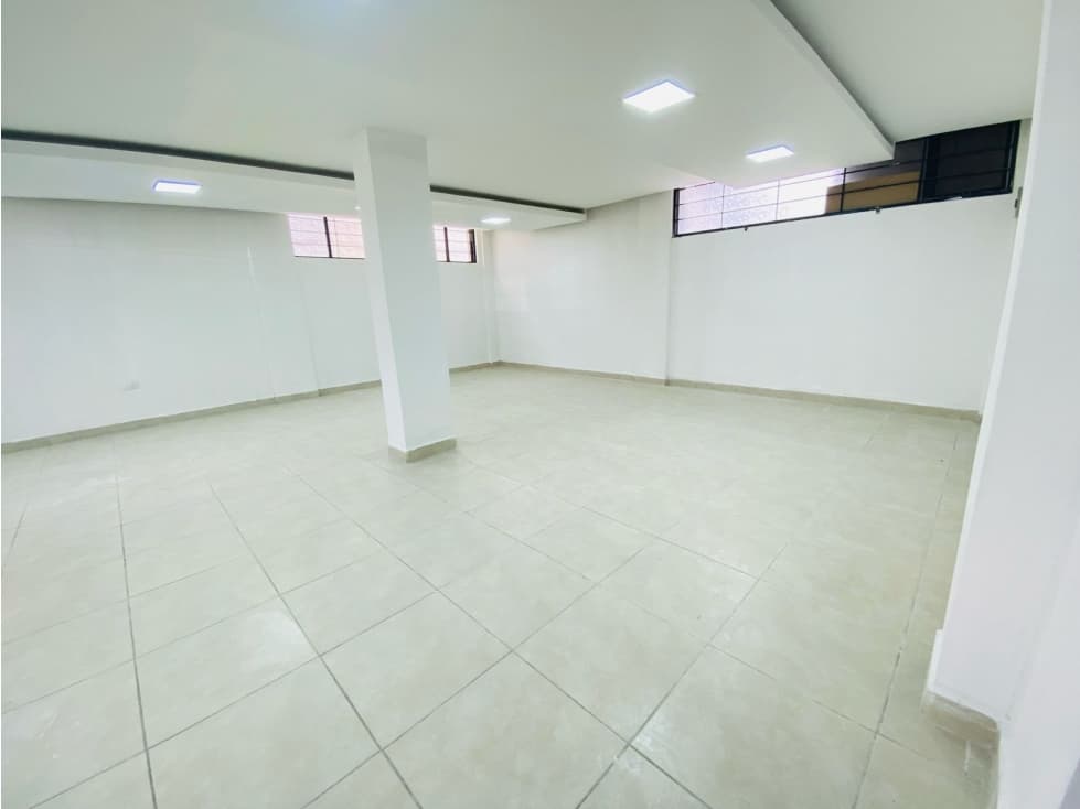 Iñaquito, Edificio en Renta, 450m2, 24 Ambientes — foto 1