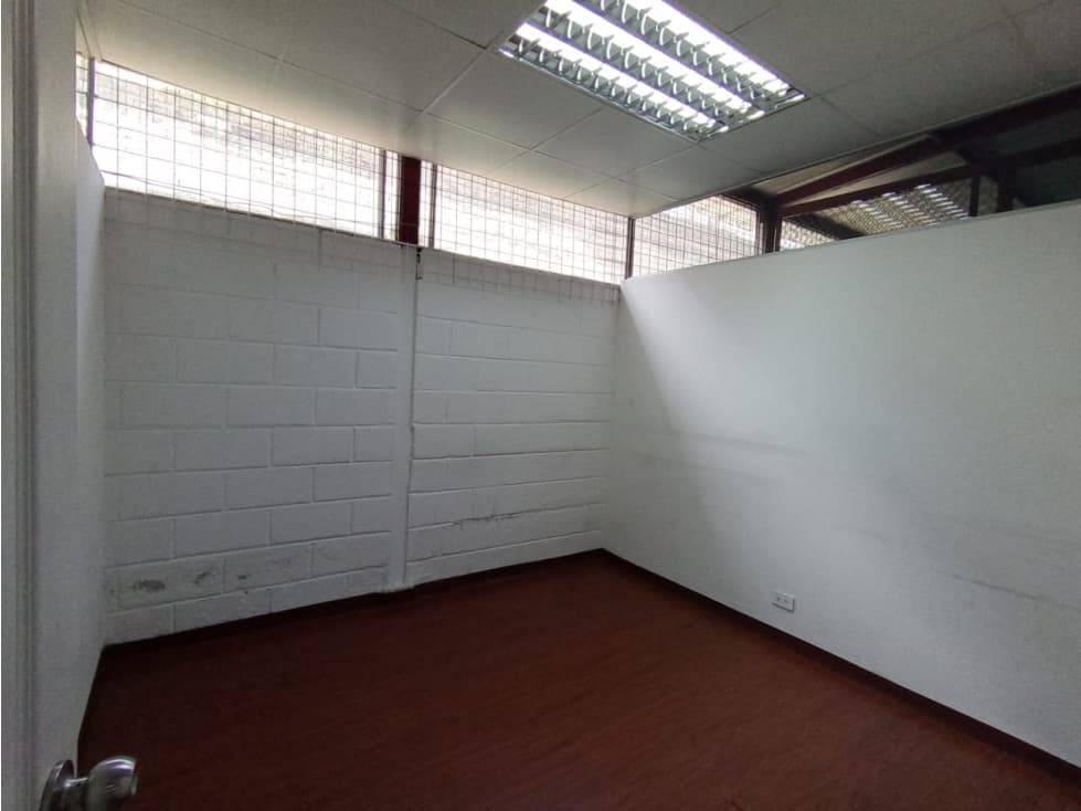 Ponceano, Galpón en Renta, 1100m2, 2 Ambientes — foto 4