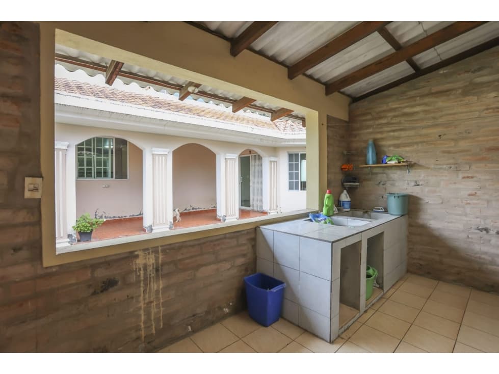 Atuntaqui, Casa en Venta, 706.46m2 — foto 4