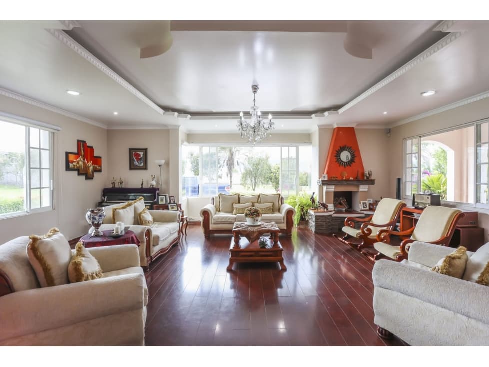 Atuntaqui, Casa en Venta, 706.46m2 — foto 2