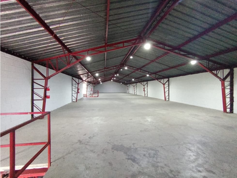 Ponceano, Galpón en Renta, 1100m2, 2 Ambientes — foto 1