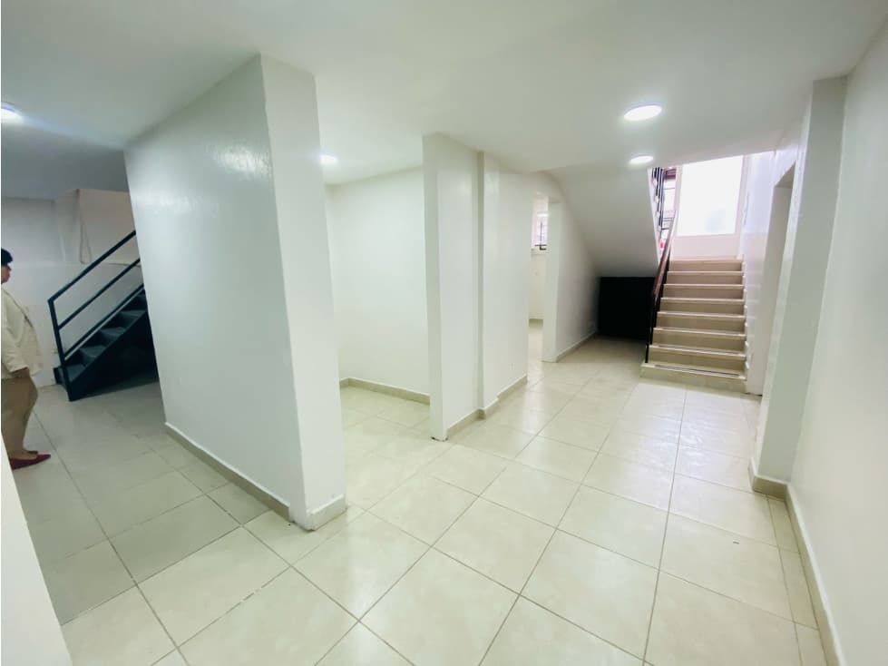 Iñaquito, Edificio en Renta, 450m2, 24 Ambientes — foto 2