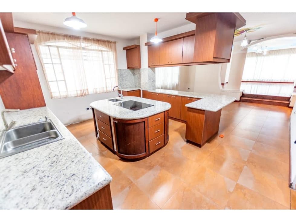 Solanda, Hermosa Casa en Venta, 432m2 — foto 4