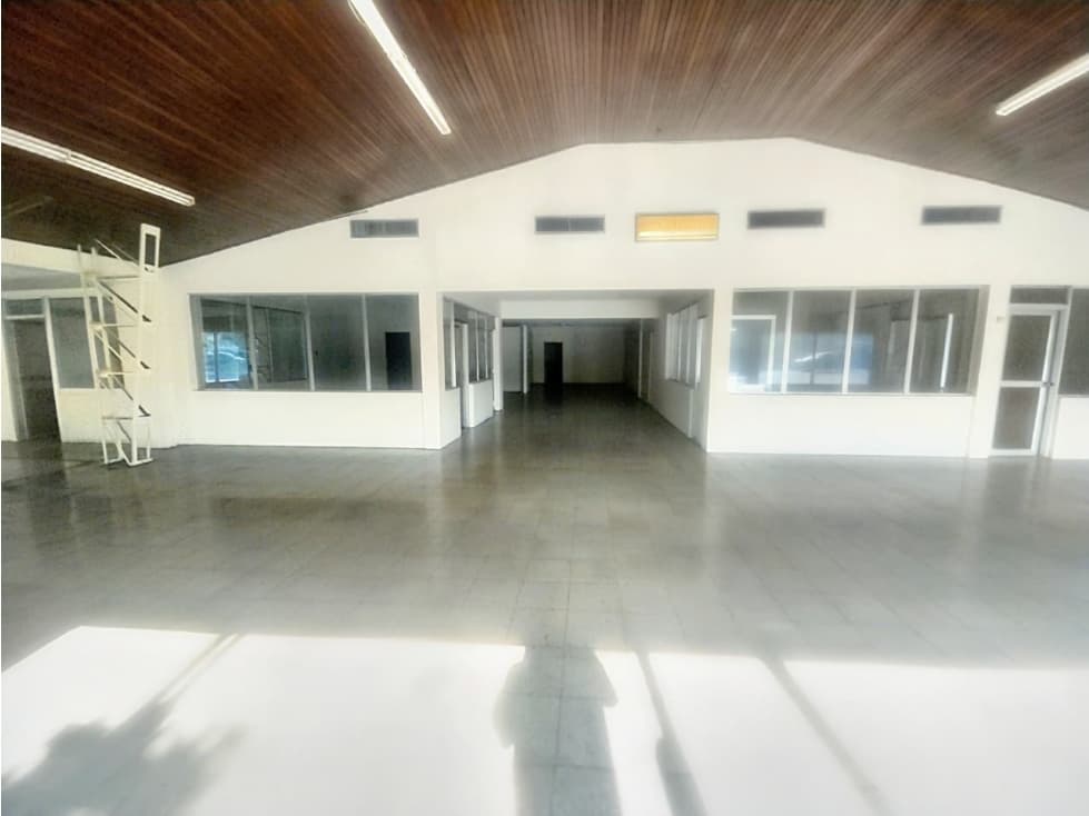 Av. Las Americas, Local Comercial en Renta, 670m2 — foto 2
