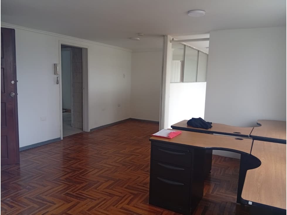 Rumipamba, Oficina en Renta, 120m2 — foto 1