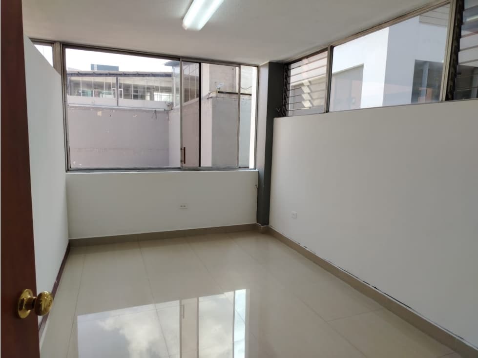 12 De Octubre, Oficina en Renta, 60m2 — foto 1