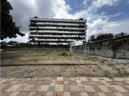 Venta de terreno medianero en los primeros Kms vía Samborondón