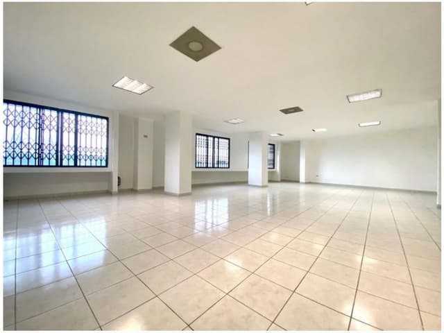 Local comercial en Avenida Francisco de Orellana norte de Guayaquil