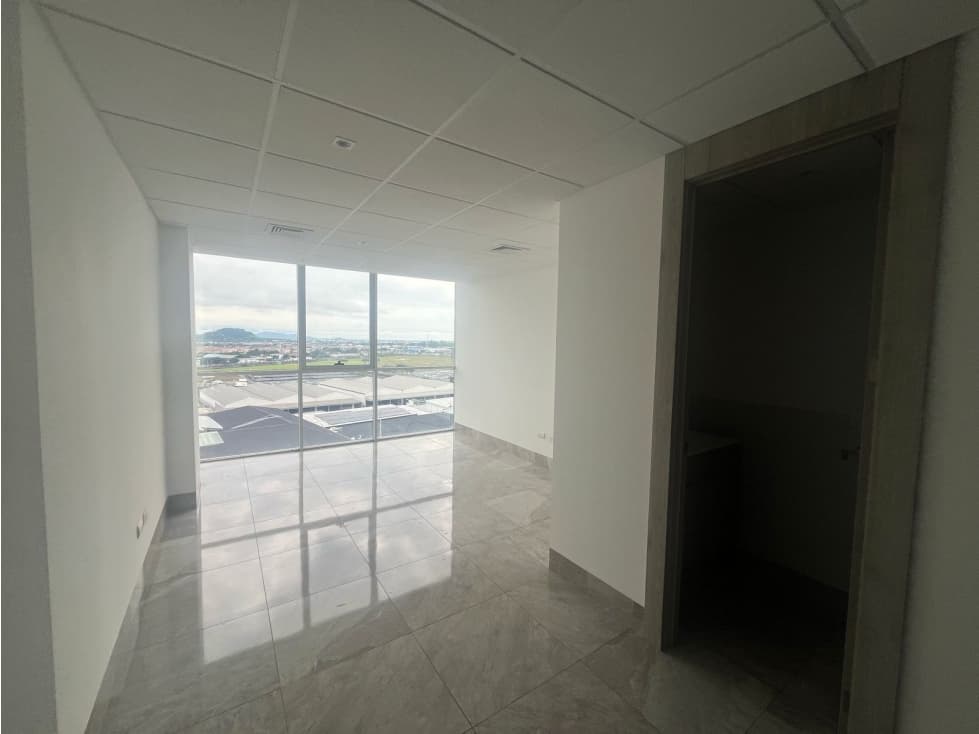 Alquilo oficina comercial en Platinum I en Ciudad Millenium — foto 2