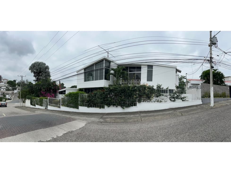 Casa en venta en Los Ceibos Guayaquil — foto 1