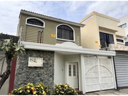 VENTA CASA EN LA GARZOTA, NORTE GYE (Caroze)