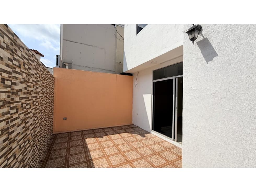 ALQUILO CASA EN URB. CASTILLA (LILILO) — foto 5
