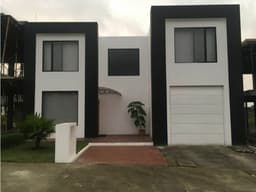 CASA EN VENTA | 200m² Urb. Jardines Del Toachi Sto. Domingo