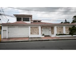 CASA EN VENTA | 900 m², URDESA CENTRAL