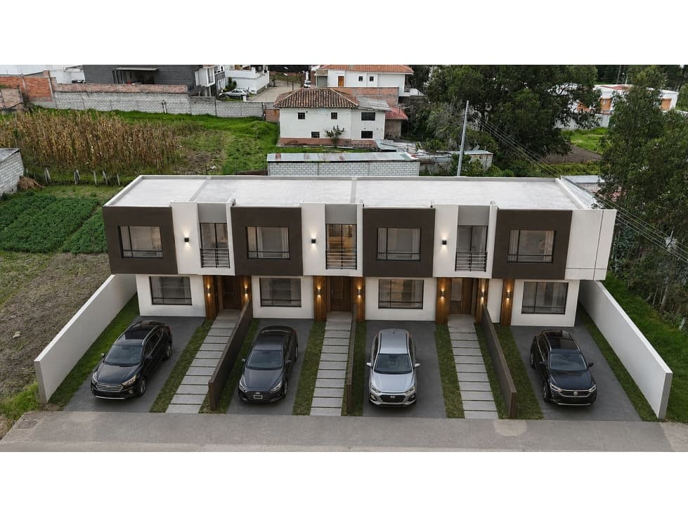 Casa en venta | Sector escuela Pasos | Av. Primero de Mayo, Cuenca — foto 1