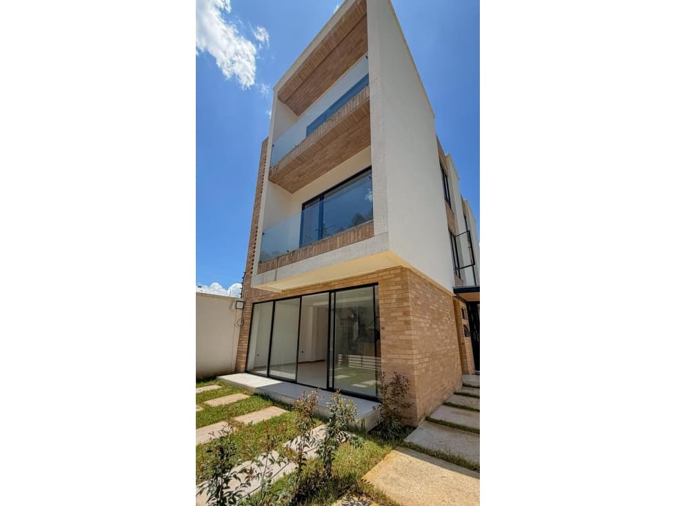 Casa en venta Av. Primero de Mayo — foto 1