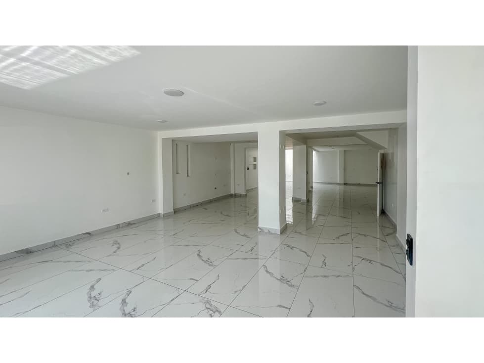 EDIFICIO CORPORATIVO EN RENTA SECTOR REMIGIO CRESPO, CUENCA — foto 6