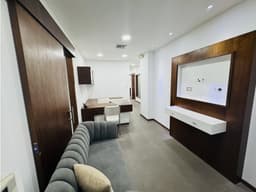 VENTA OFICINA AMOBLADA SKY BUILDING