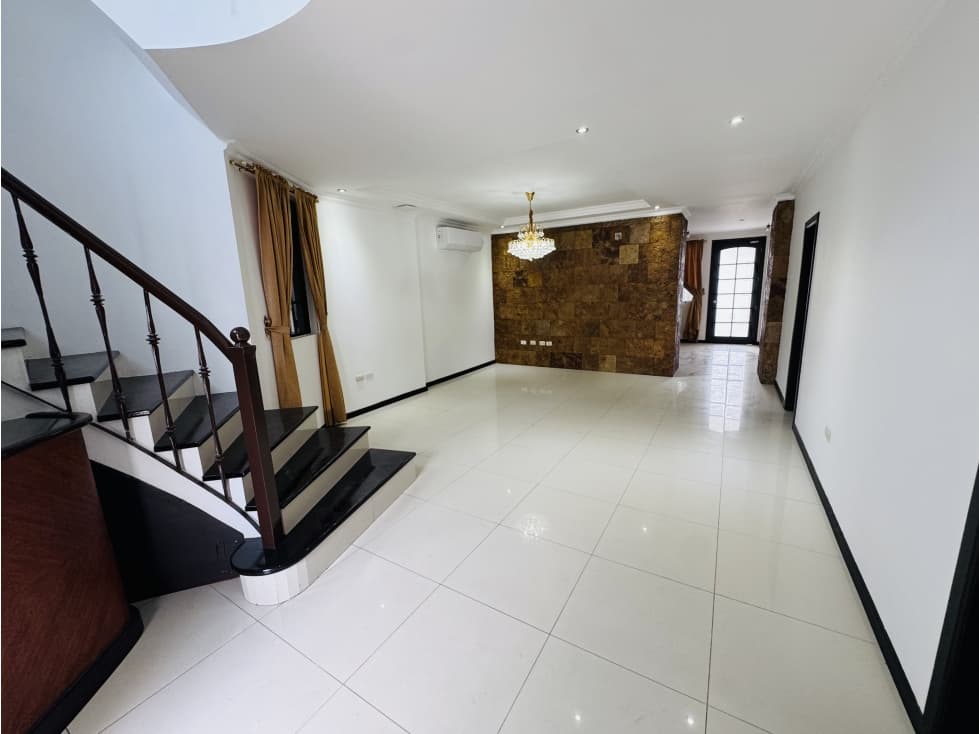 ALQUILER CASA 5 DORMITORIOS URB. TERRANOSTRA — foto 2