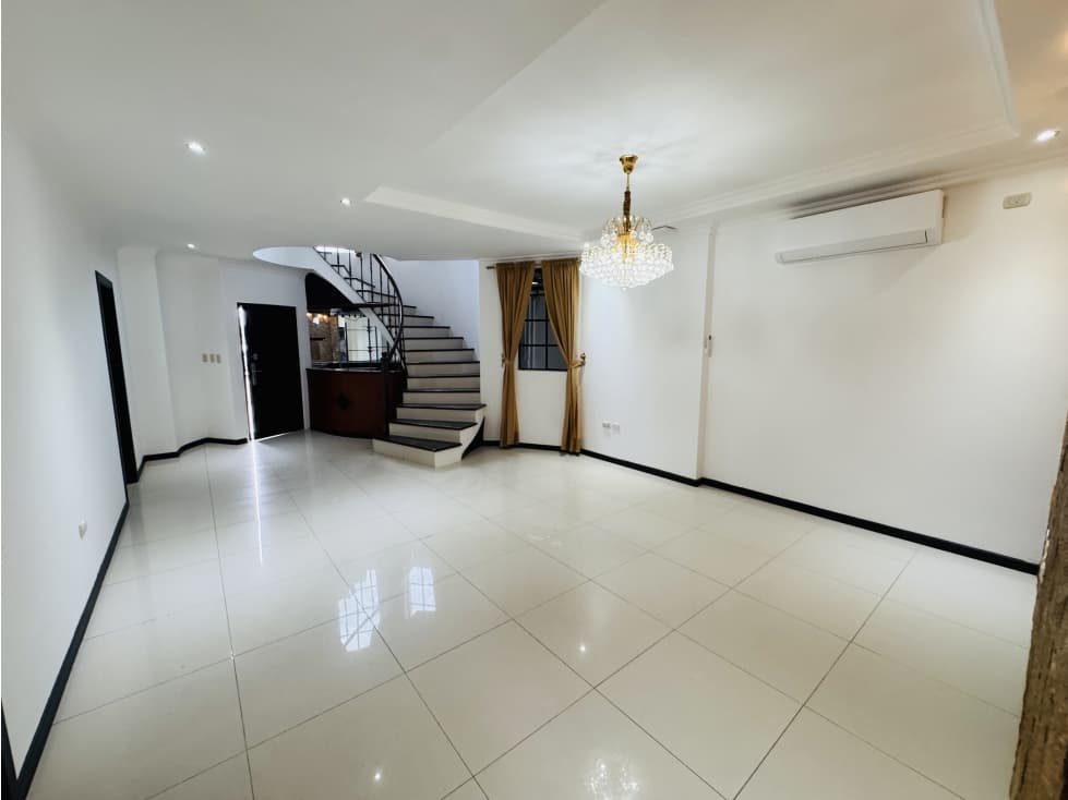 ALQUILER CASA 5 DORMITORIOS URB. TERRANOSTRA — foto 4