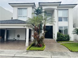 VENTA CASA URBANIZACION LAGUNA DEL SOL - VIA SAMBORONDÓN - GUAYAS