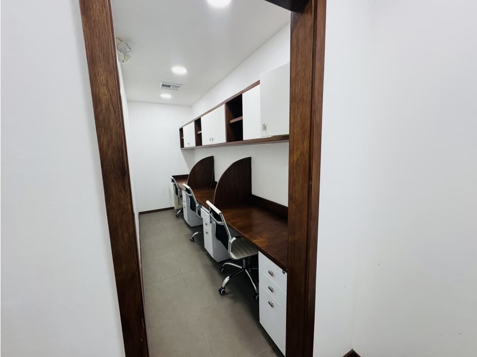 VENTA OFICINA AMOBLADA SKY BUILDING — foto 4