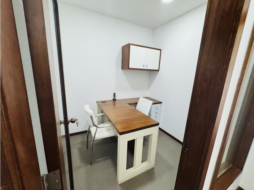 VENTA OFICINA AMOBLADA SKY BUILDING — foto 5