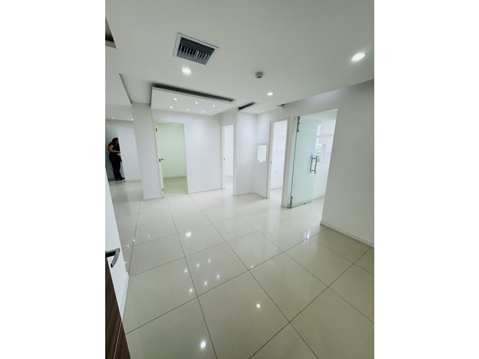 VENTA OFICINA COSULTORIO EDIFICIO BUSINESS PLAZA - GUAYAQUIL — foto 4