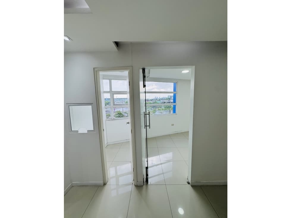 VENTA OFICINA COSULTORIO EDIFICIO BUSINESS PLAZA - GUAYAQUIL — foto 5