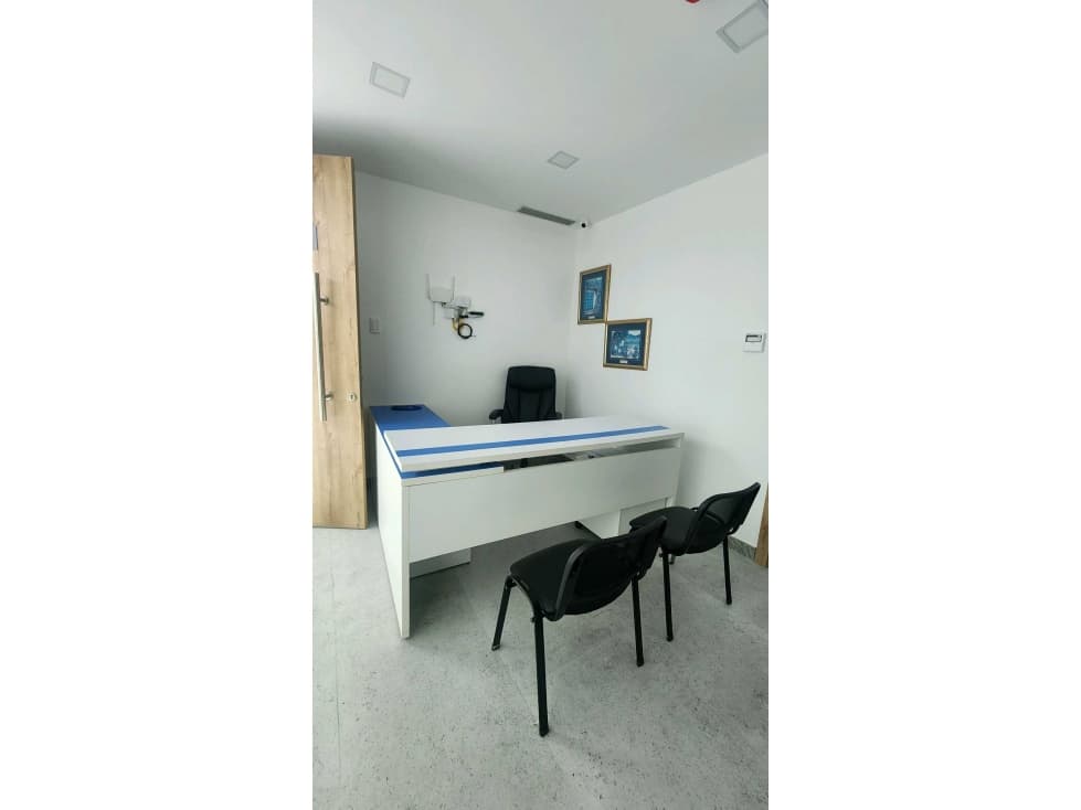 En Venta Consultorio en Umiñamed — foto 1
