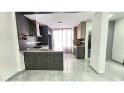 Casa en Venta dentro de Urbanización Privada en Manta Sector Sur.