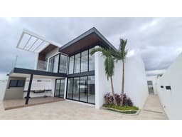 Hermosa vivienda con piscina dentro de urb. privada al sur de Manta