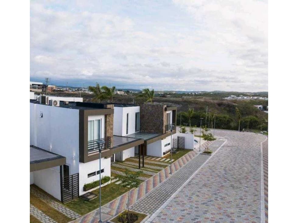Hermosa vivienda en venta dentro de urb. al sur de Manta VBRAVO — foto 1