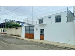 Casa amplia en venta atrás del Coral-Manta 6 habitaciones