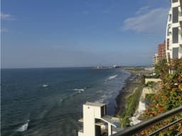 Departamento en venta frente al mar a pocos metros del Mall - Manta