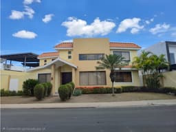 Vendo casa en urb. Manta Beach con dormitorio en planta baja