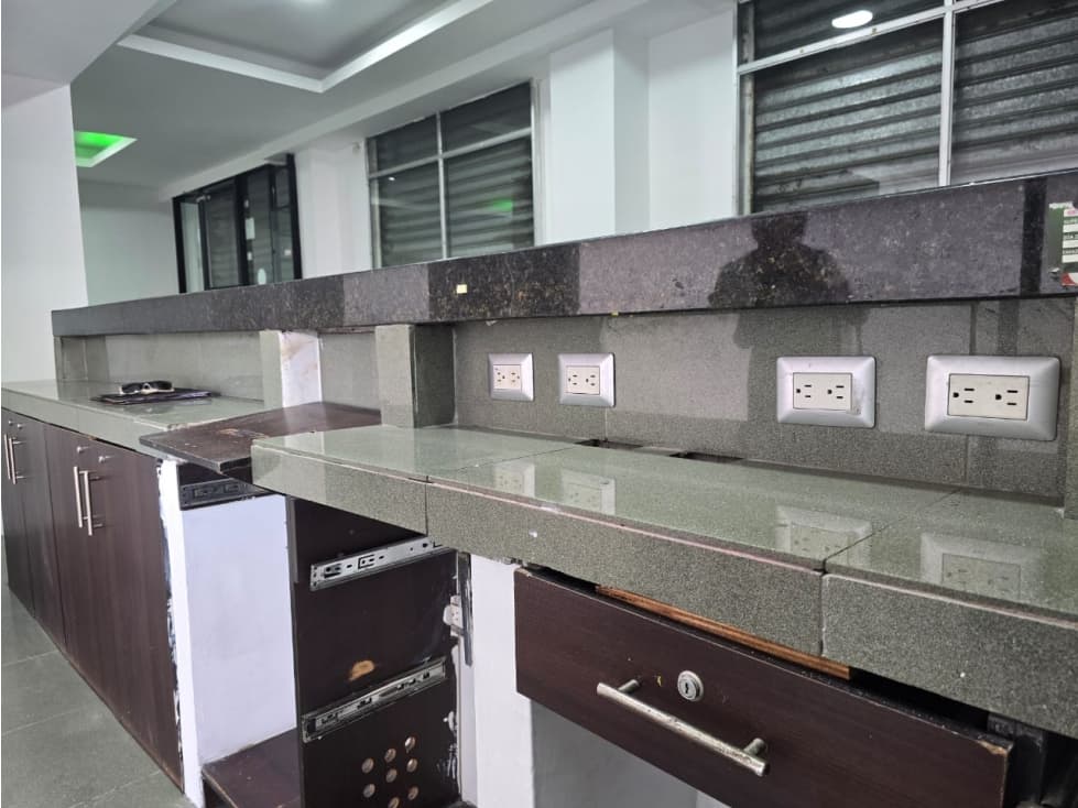 Renta de local comercial de 190m2 en Flavio Reyes Manta — foto 3