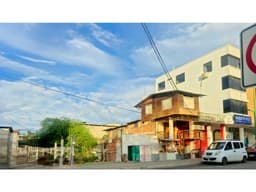 Venta de terreno en zona comercial Manta Av. 24