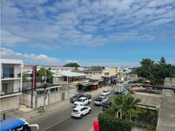 Se vende propiedad comercial en zona privilegiada sector Manta 2000