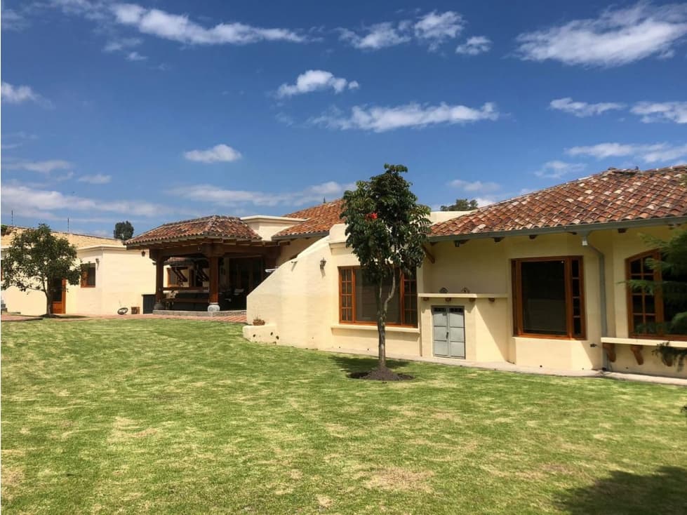 VENTA HERMOSA CASA QUITO ECUADOR TUMBACO EN CONJUNTO PRIVADO DE LUJO — foto 3