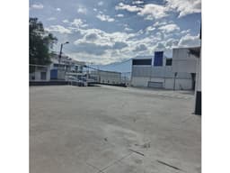 Renta Local / Patio Av. Eloy Alfaro, Monteserrin $2,500
