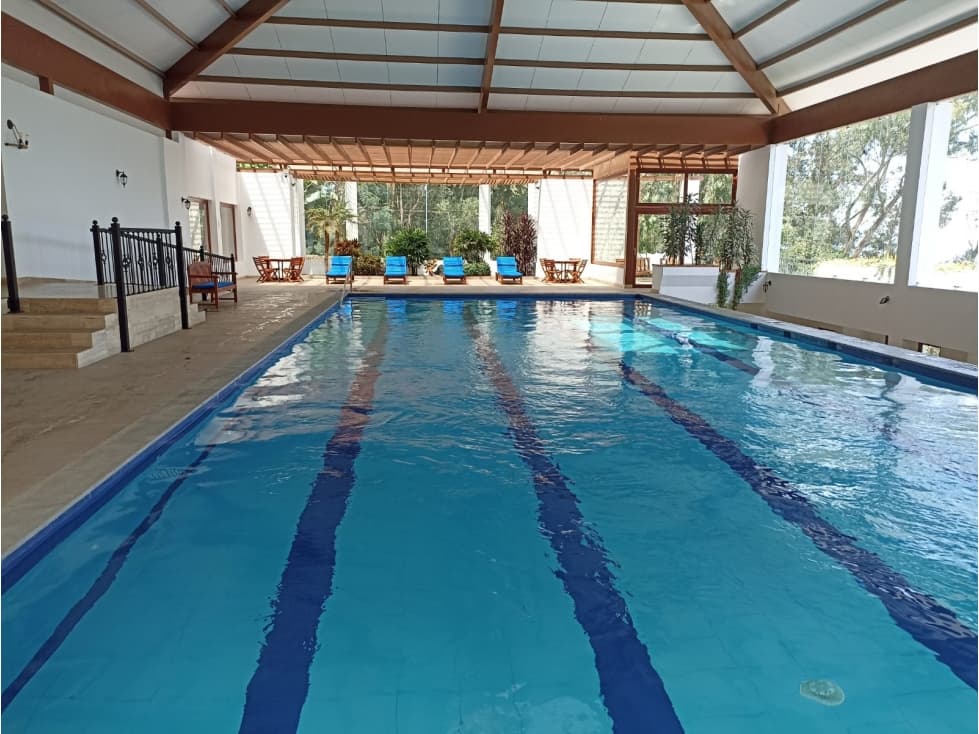 Amplia casa con piscina, Checa Urb Exclusiva de Lujo — foto 2