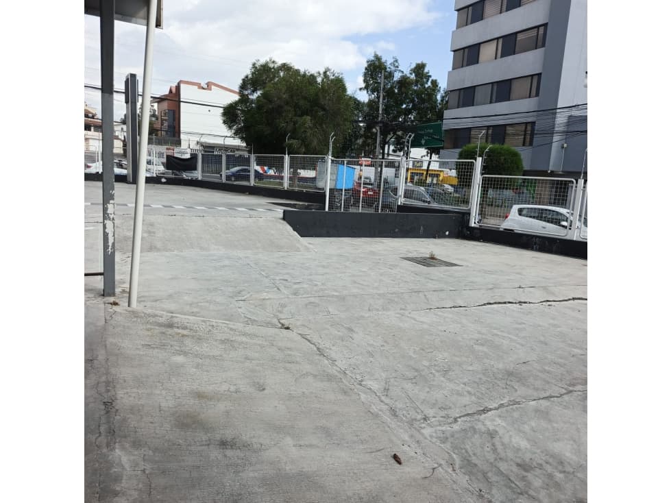 Renta Local / Patio Av. Eloy Alfaro, Monteserrin $2,500 — foto 2