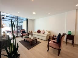 Departamento en venta en Cumbayá cerca de la USFQ con patio privado