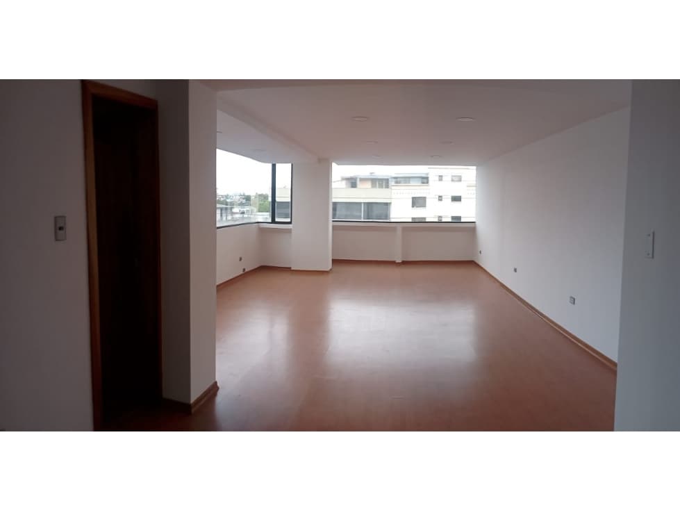 En Venta edificio, Amazonas y Río Coca 950mil — foto 2