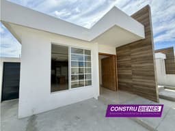 Casas de 1 piso en Urbanización Villa Real cerca playas de Manta